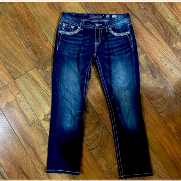 Gorgeous Miss Me midrise easy crops - Picture 3 of 3